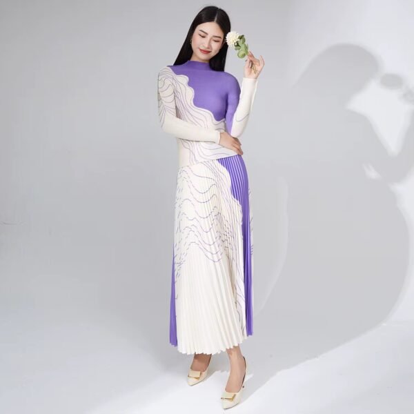 “Wavy Elegance Long Skirt”