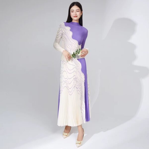 “Wavy Elegance Long Skirt”