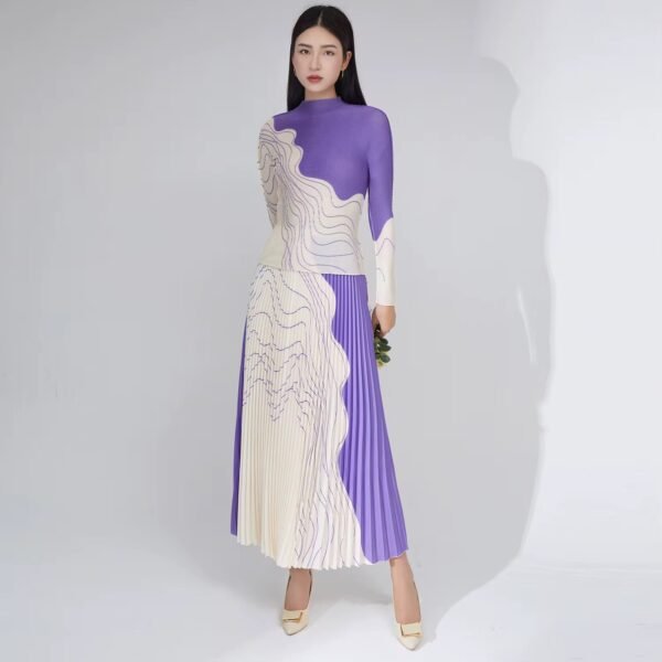 “Wavy Elegance Long Skirt”